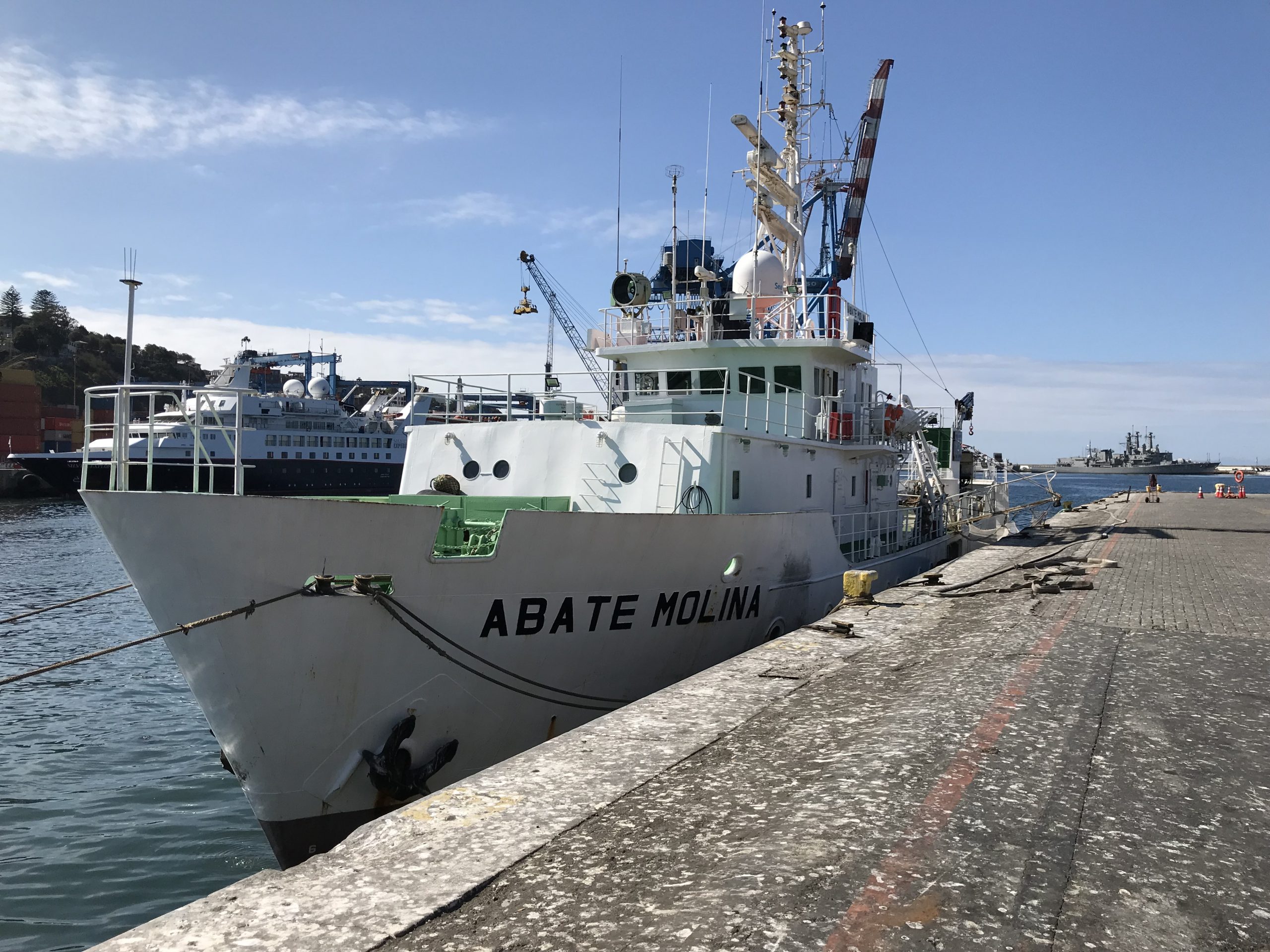 Buque Científico Abate Molina zarpa a investigar el Jurel entre Arica y Valparaíso