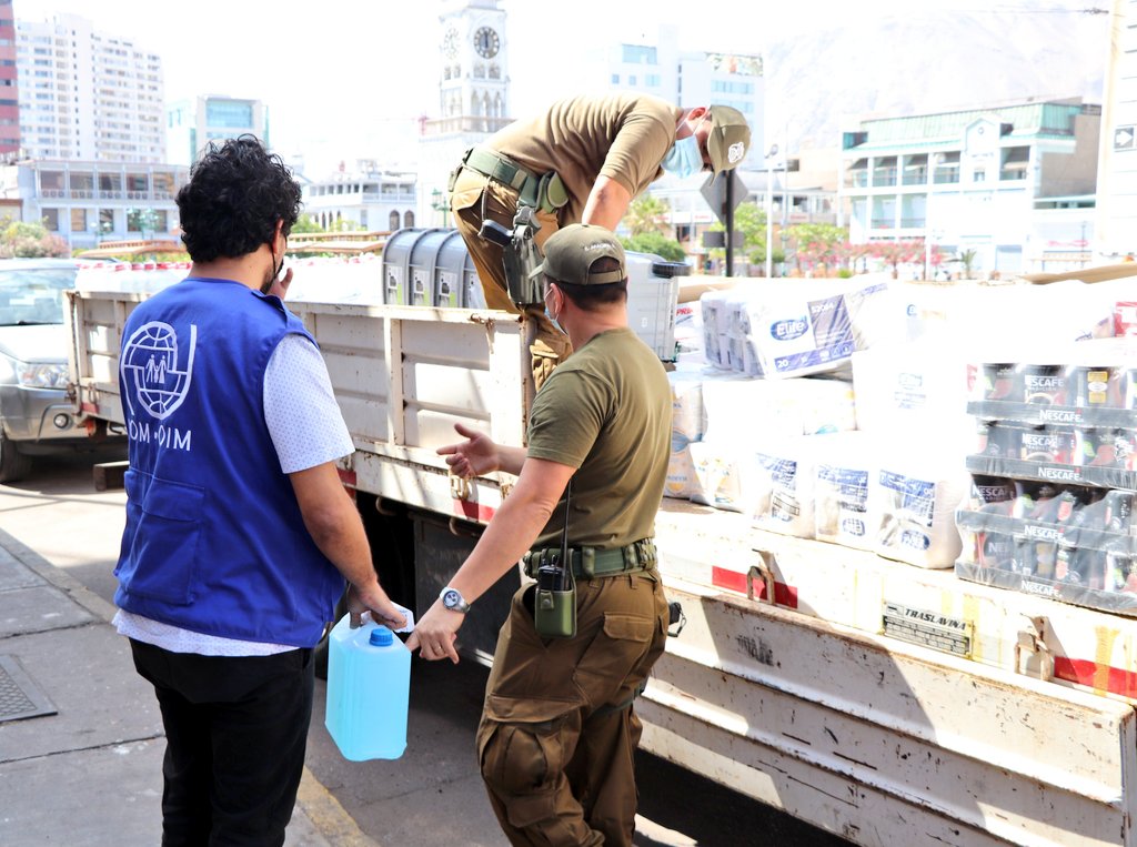 OIM Chile entrega insumos a Carabineros para distribuirlos a migrantes en la frontera