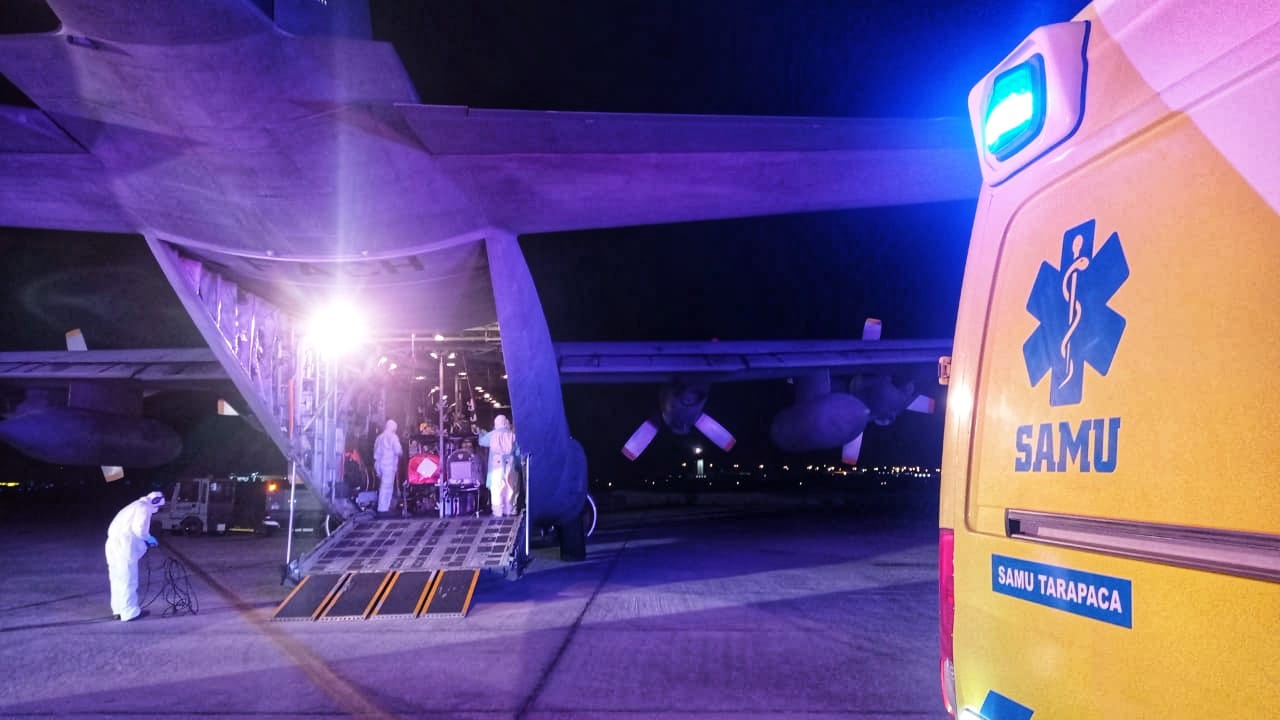 Trasladaron a 4 pacientes Covid a Santiago desde Iquique