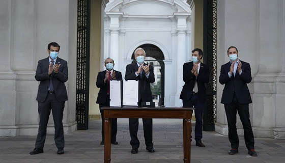 Presidente Piñera promulga reforma constitucional que aplaza elecciones por pandemia de Covid-19