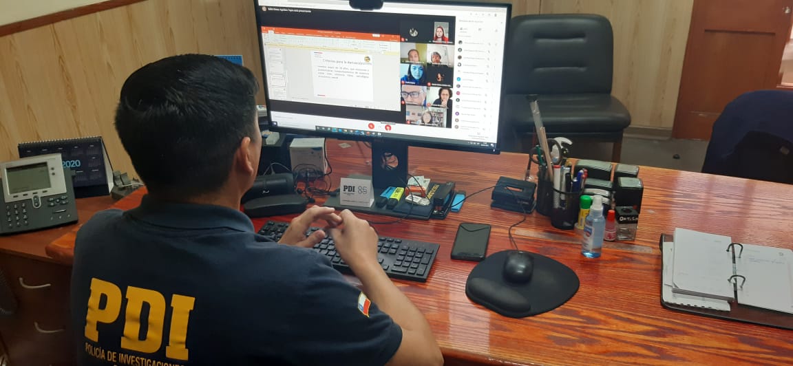 PDI Tarapacá expone acerca de ciberviolencia en programa organizado por SernamEG