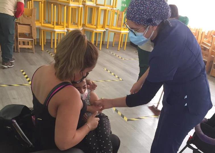 En dos CESFAM vacunaron contra la influenza a párvulos de JUNJI