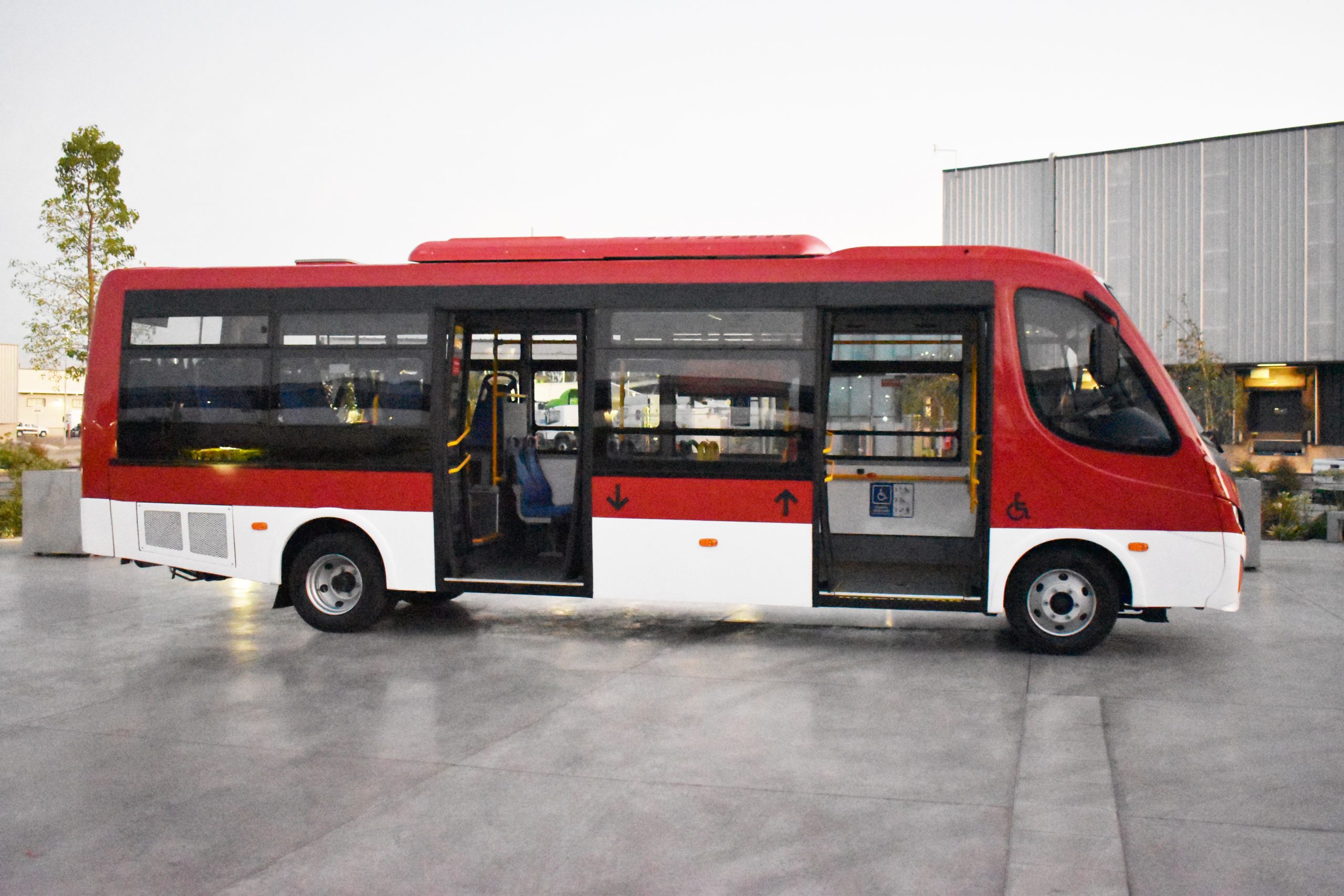 Primer bus regional diseñado y fabricado en Chile, con estándar RED para personas con movilidad reducida
