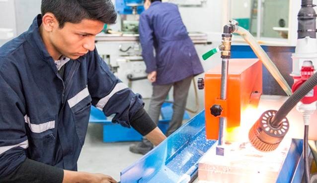 Estudiantes de liceos técnicos profesionales han perdido más de la mitad de sus horas prácticas
