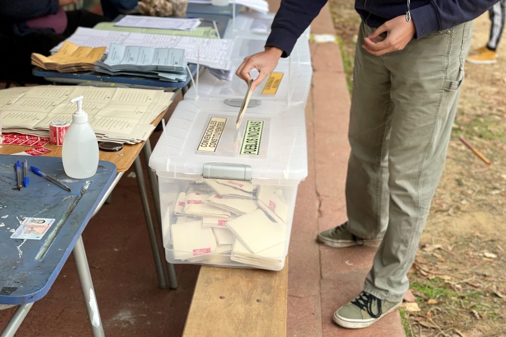 Aprueban en general proyecto que restituye el voto obligatorio en las votaciones populares