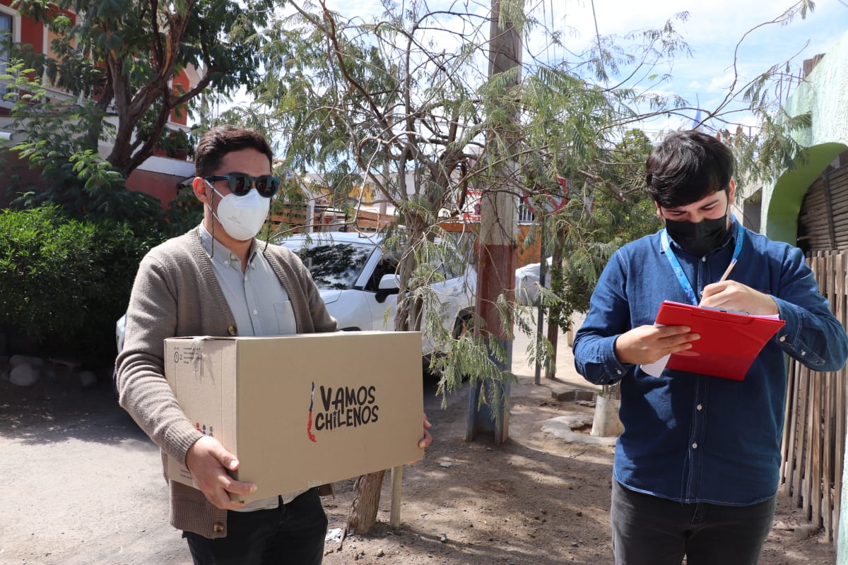Adultos mayores de Huara y Pozo Almonte recibieron  beneficio del Senama y Gobernación del Tamarugal