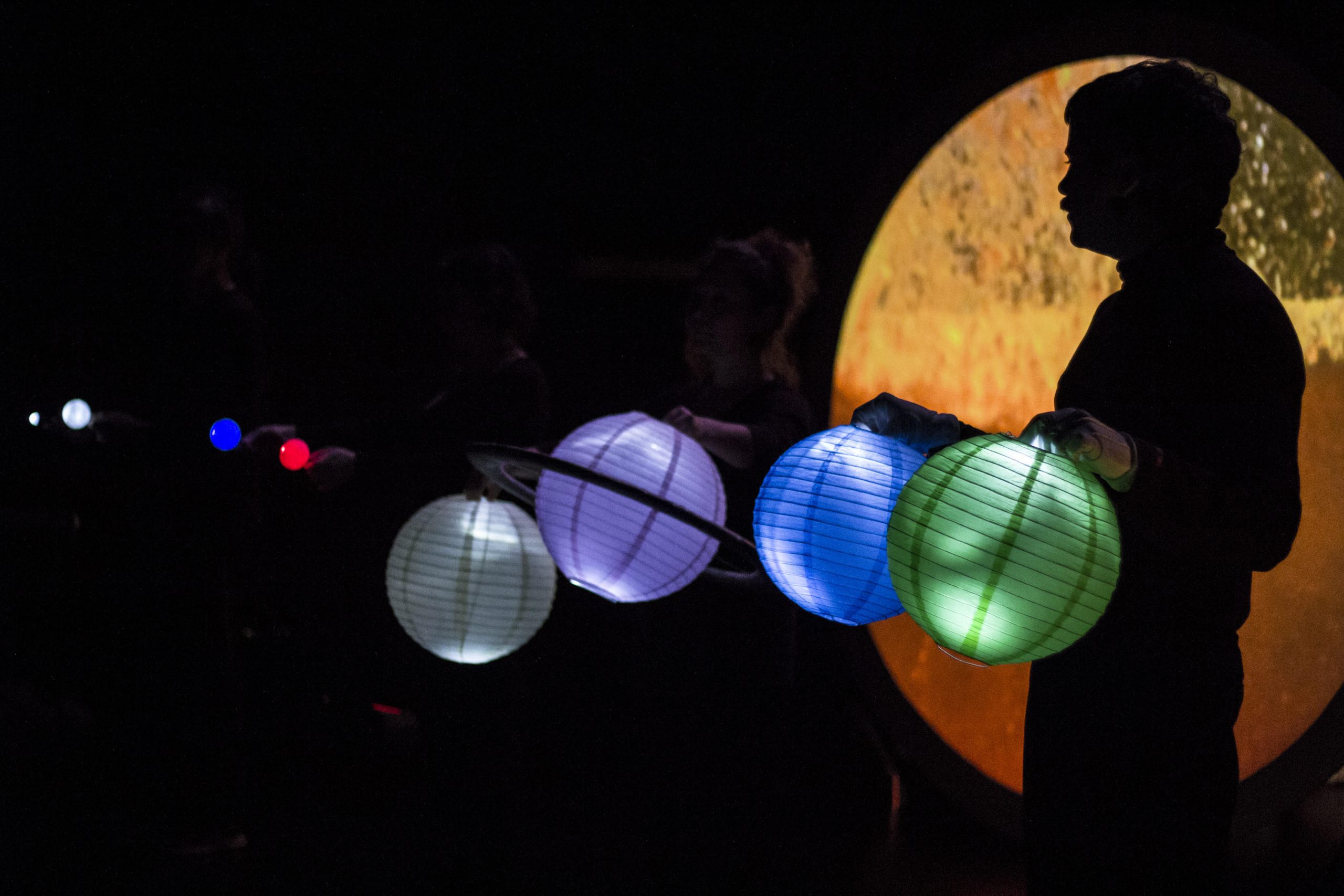 “Acercando el Universo”: Un recorrido por las estrellas a través del teatro y la ciencia