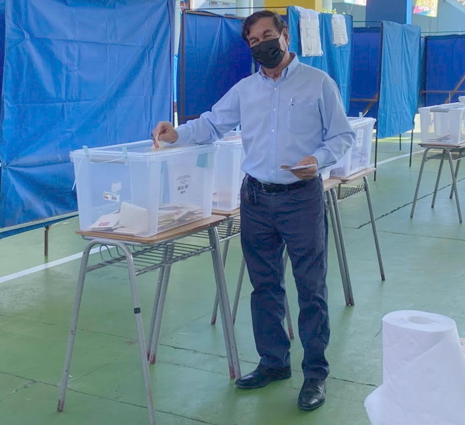 La mayoría de autoridades y candidatos fueron hoy a cumplir con su sufragio
