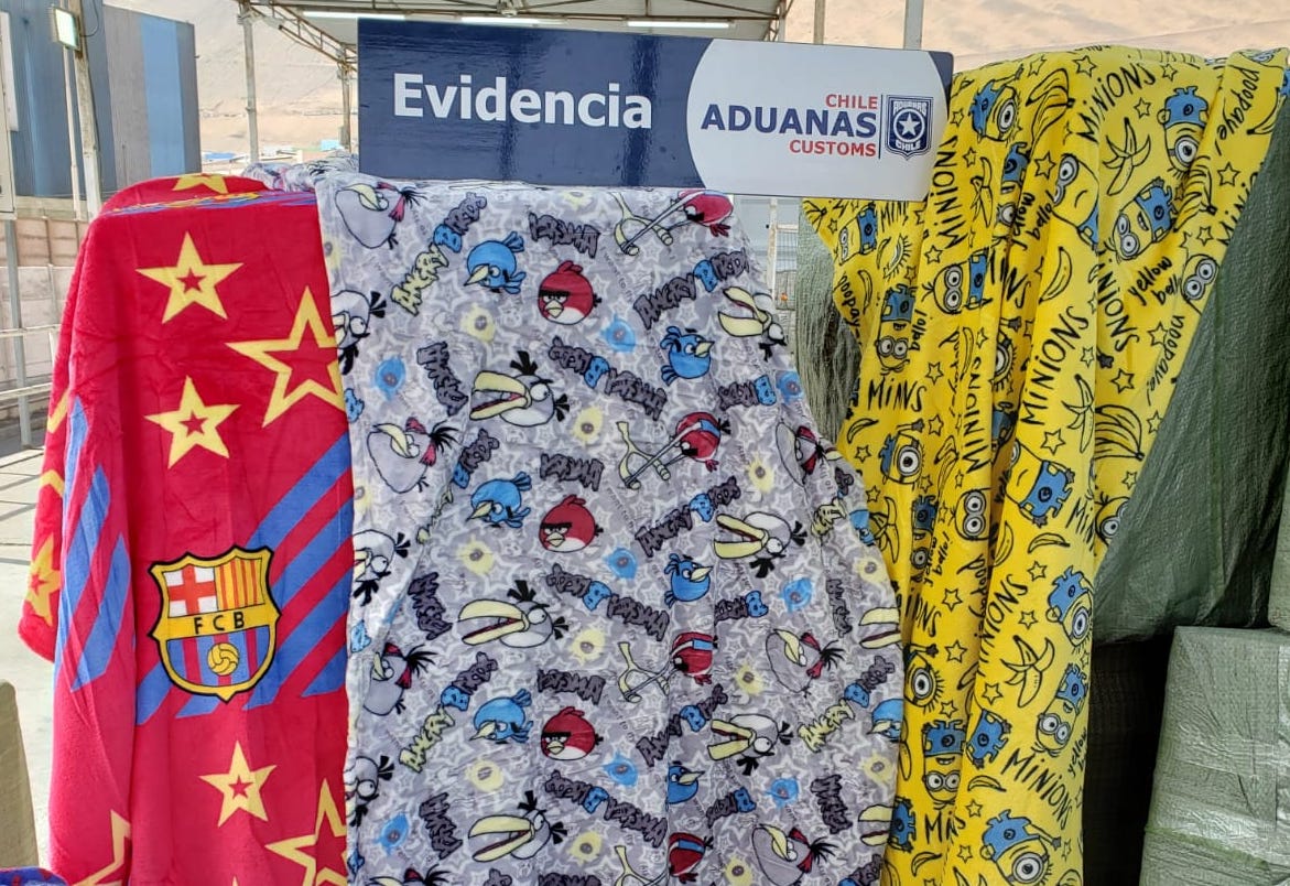 Aduanas Tarapacá incauta polerones, parlantes, guantes y telas falsificadas