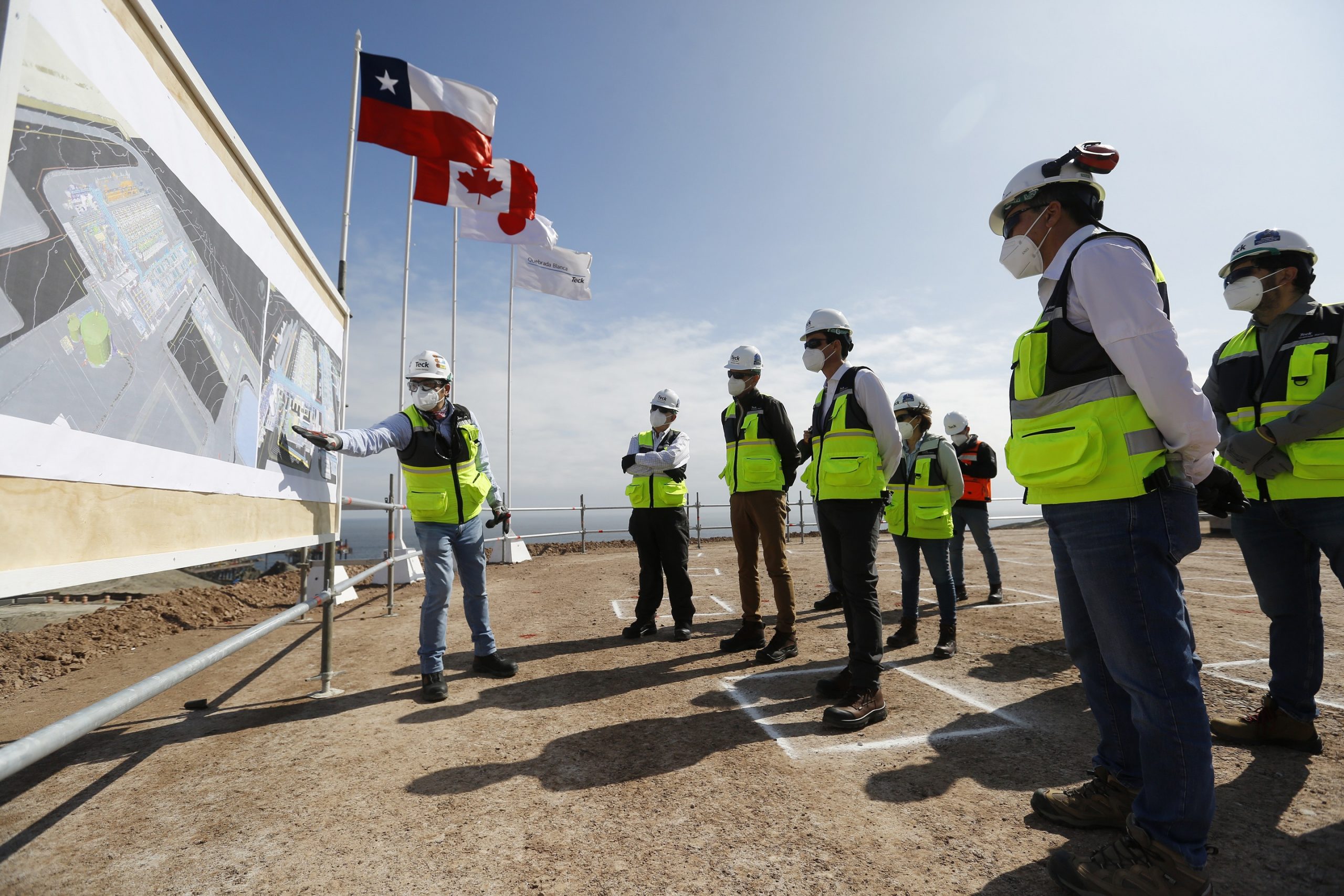 Biministro de Minería y Energía visitó instalaciones del Puerto de QB2
