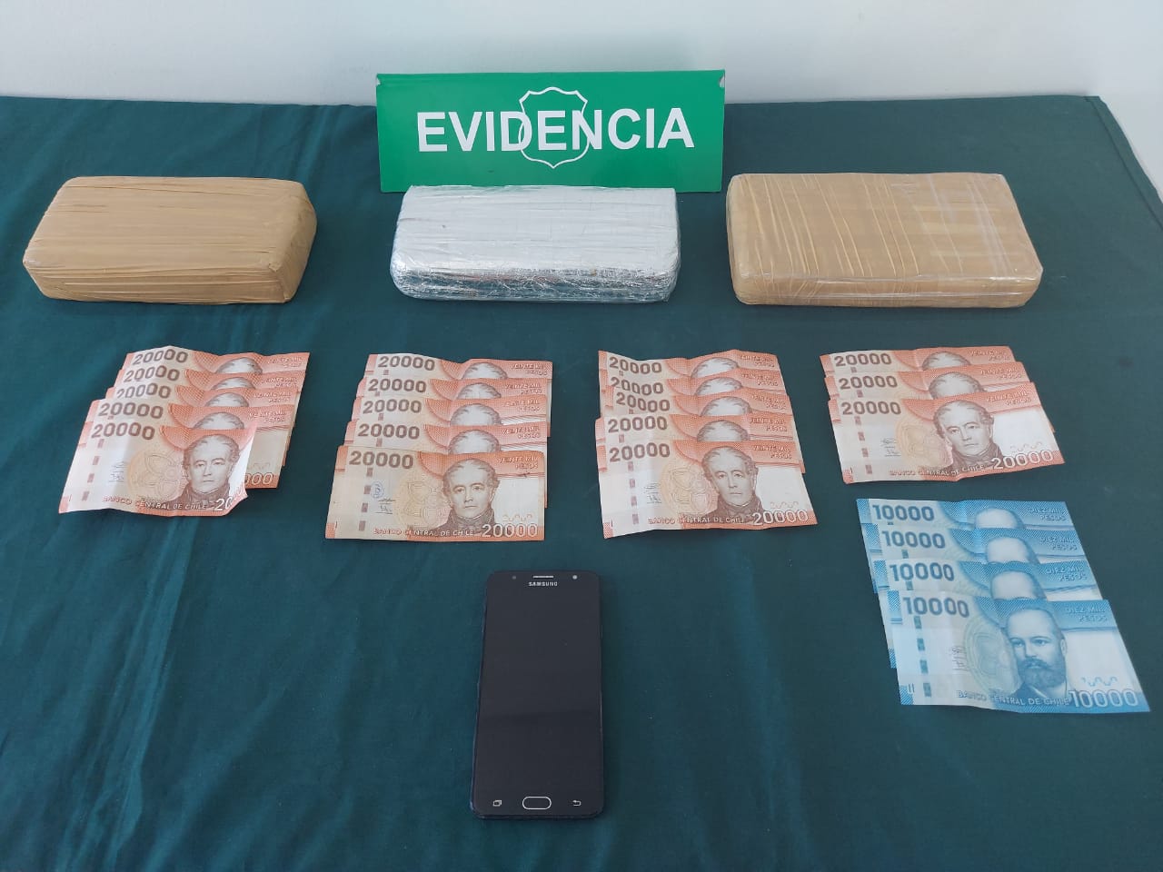 Detenidos en Ruta 5 Norte por tráfico de drogas y orden de aprehensión vigente por el delito de lesiones leves
