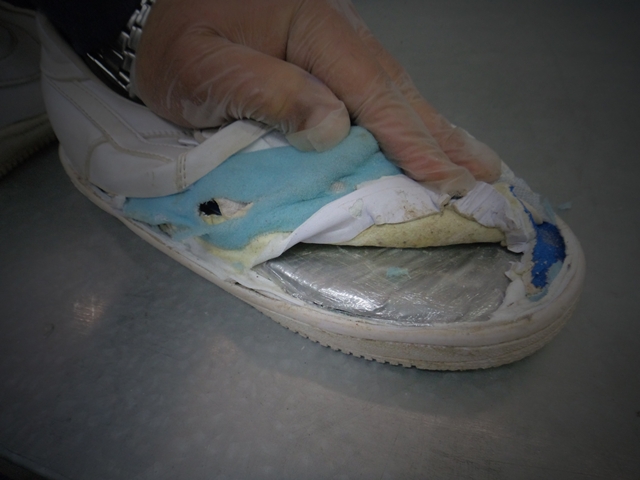 Aduanas detecta ketamina en panes de molde y marihuana en almohadas