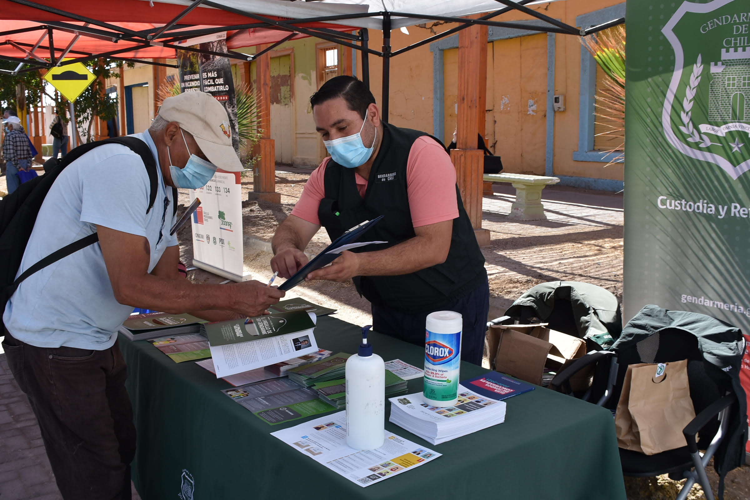 En Plaza Ciudadana de Huara, Gendarmería informó pasos para aclarar antecedentes