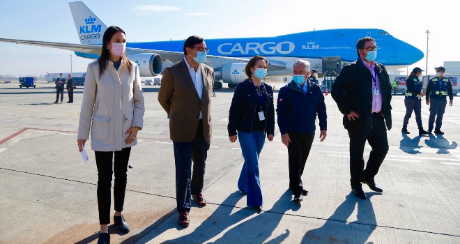 Llega a Chile nuevo cargamento de vacunas Sinovac con un millón de dosis