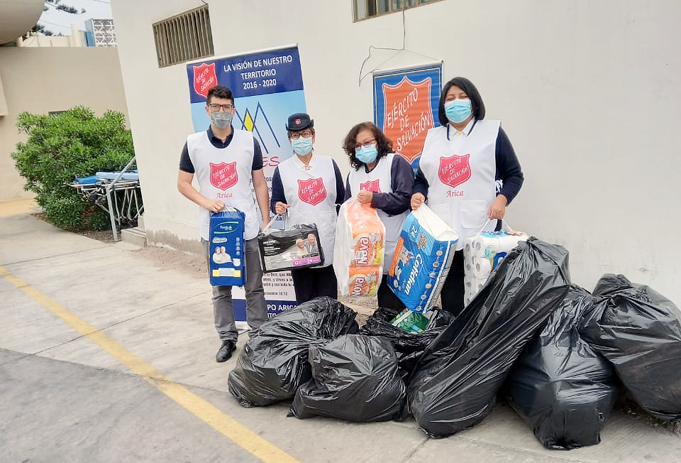 Escuela Ejército de Salvación realizó donación solidaria a los pacientes del Hospital