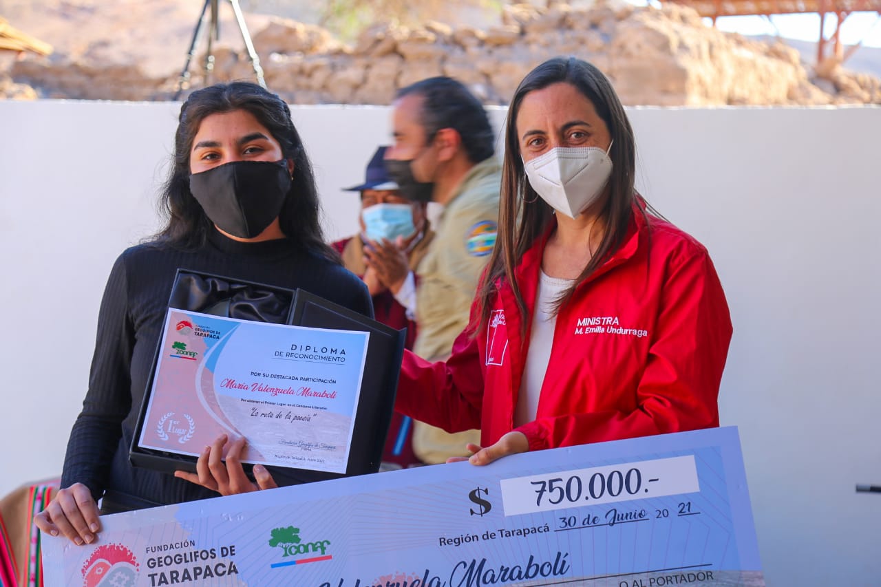 Ministra de Agricultura premió a ganadores de concurso “La ruta de la poesía” en El Tamarugal