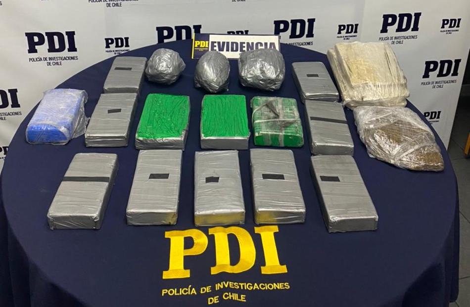 Cinco detenidos en dos procedimientos de drogas incautando más de 32 kilos