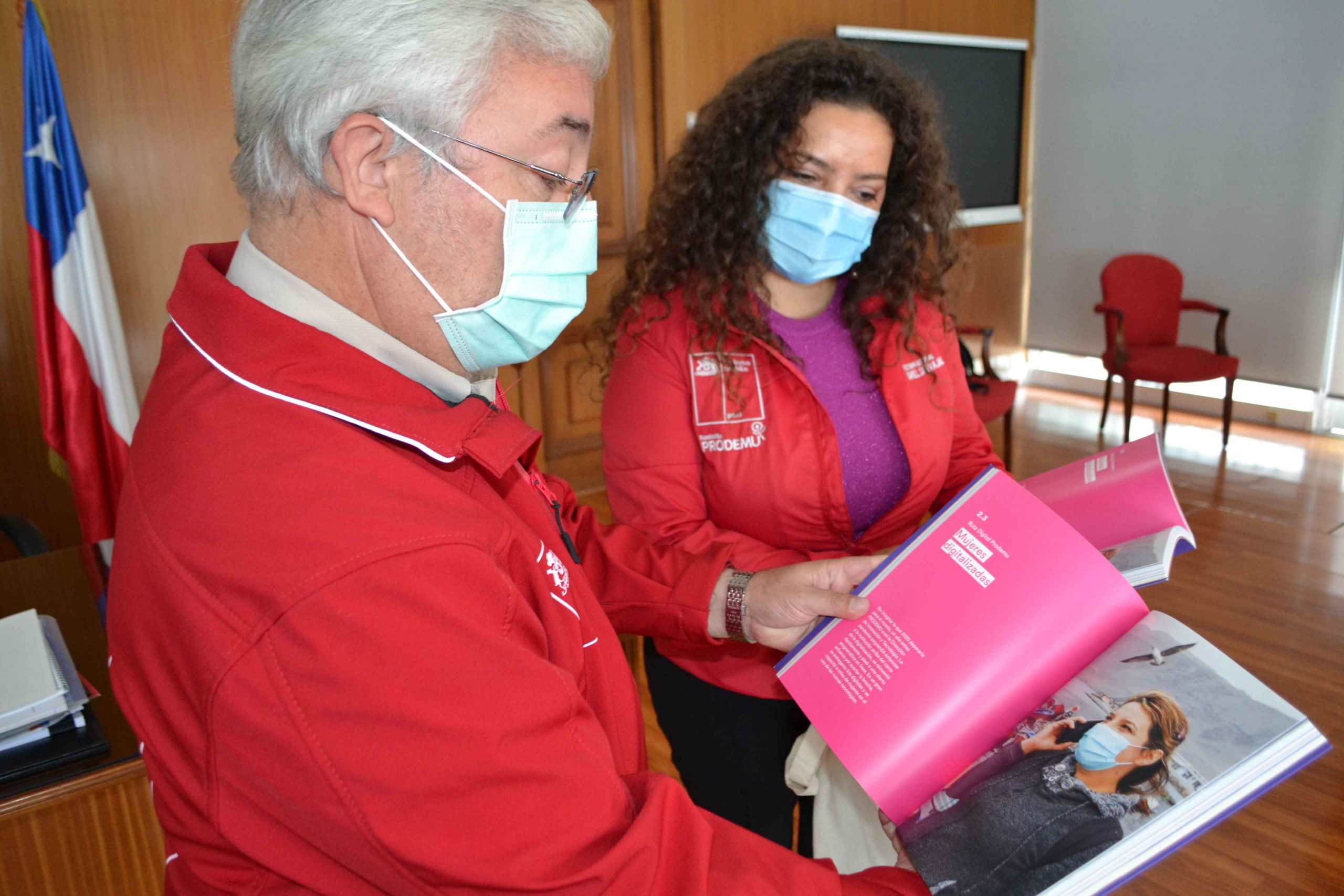 Autoridades de Tarapacá destacan libro “Autónomas” que pone en valor la historia de íntima y pública de PRODEMU