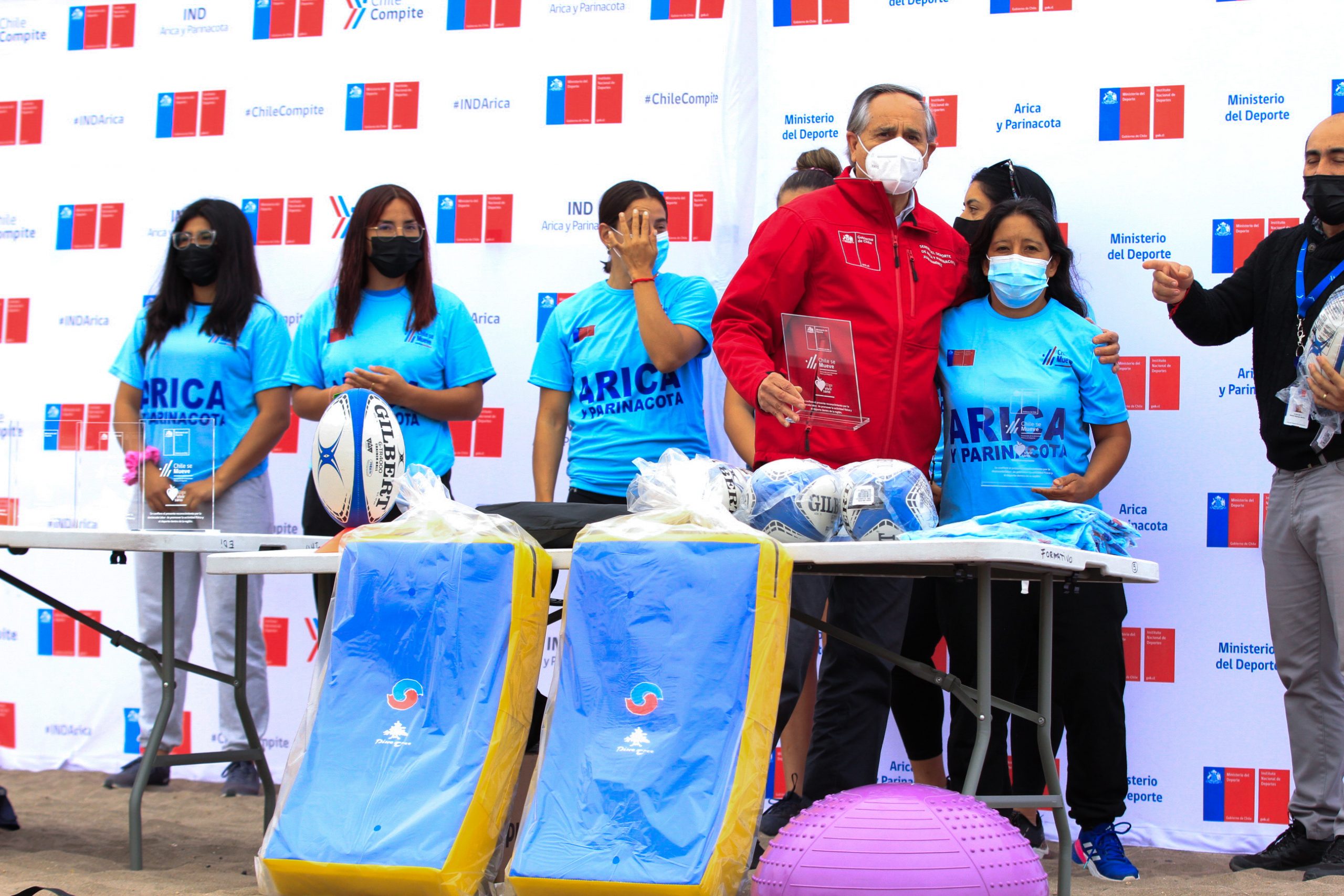 Autoridades regionales del deporte reconocen logro del equipo femenino de Arica Rugby