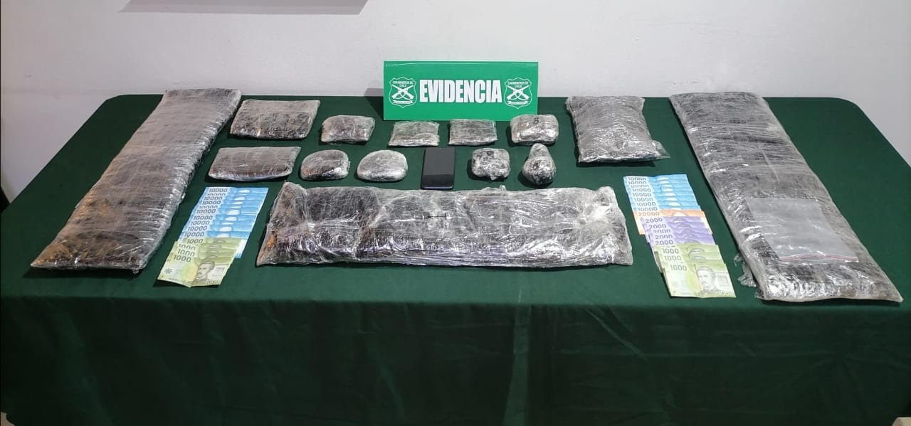 Bolivianas tenían adosado a su cuerpo 16 kilos 615 gramos de pasta base de cocaína