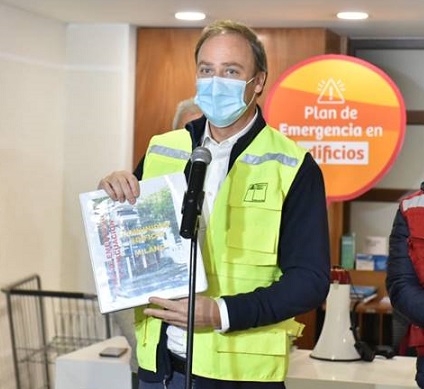 Ministro Felipe Ward presenta guía para elaborar planes de emergencia en edificios y condominios