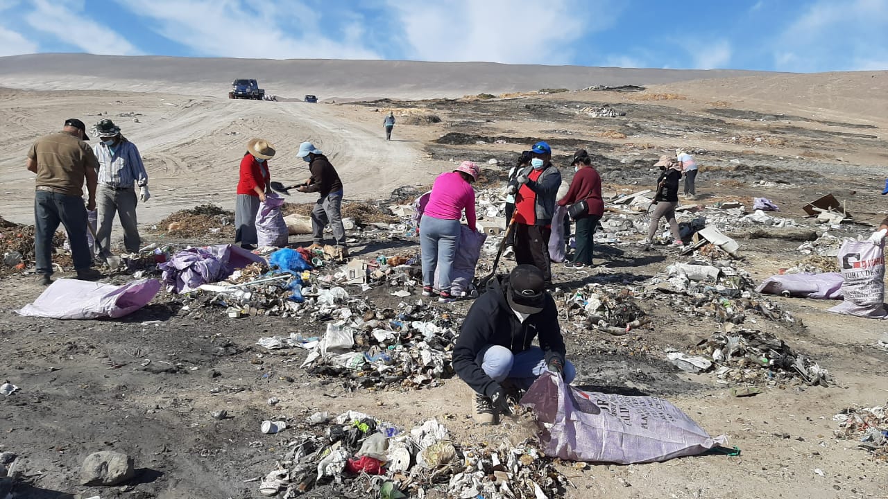 Comunidades indígenas de Altos de Cerro Blanco en Azapa junto a la Municipalidad y Core iniciaron trabajo para erradicar vertedero clandestino