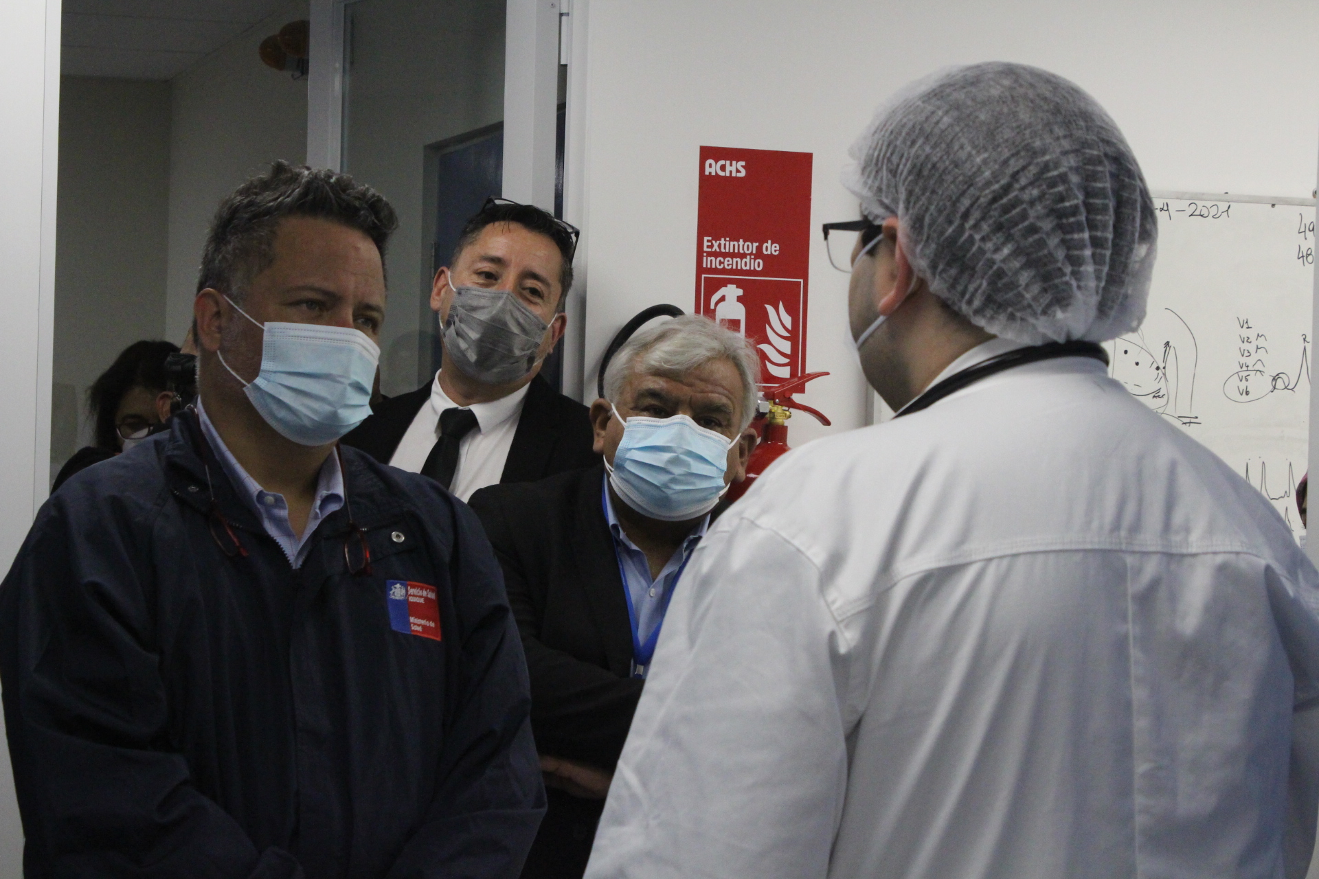 Director del SSI visita Clínica Tarapacá como reconocimiento a su labor durante la pandemia