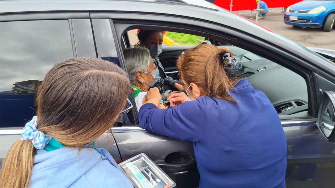 Comenzó vacunación de dosis de refuerzo contra COVID-19 en comuna de Iquique