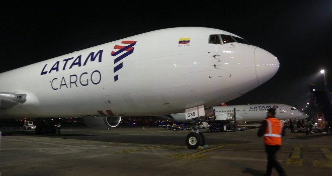 Nuevo embarque de AstraZeneca con 449.200 dosis de vacunas contra SARS-CoV-2 llegó al país