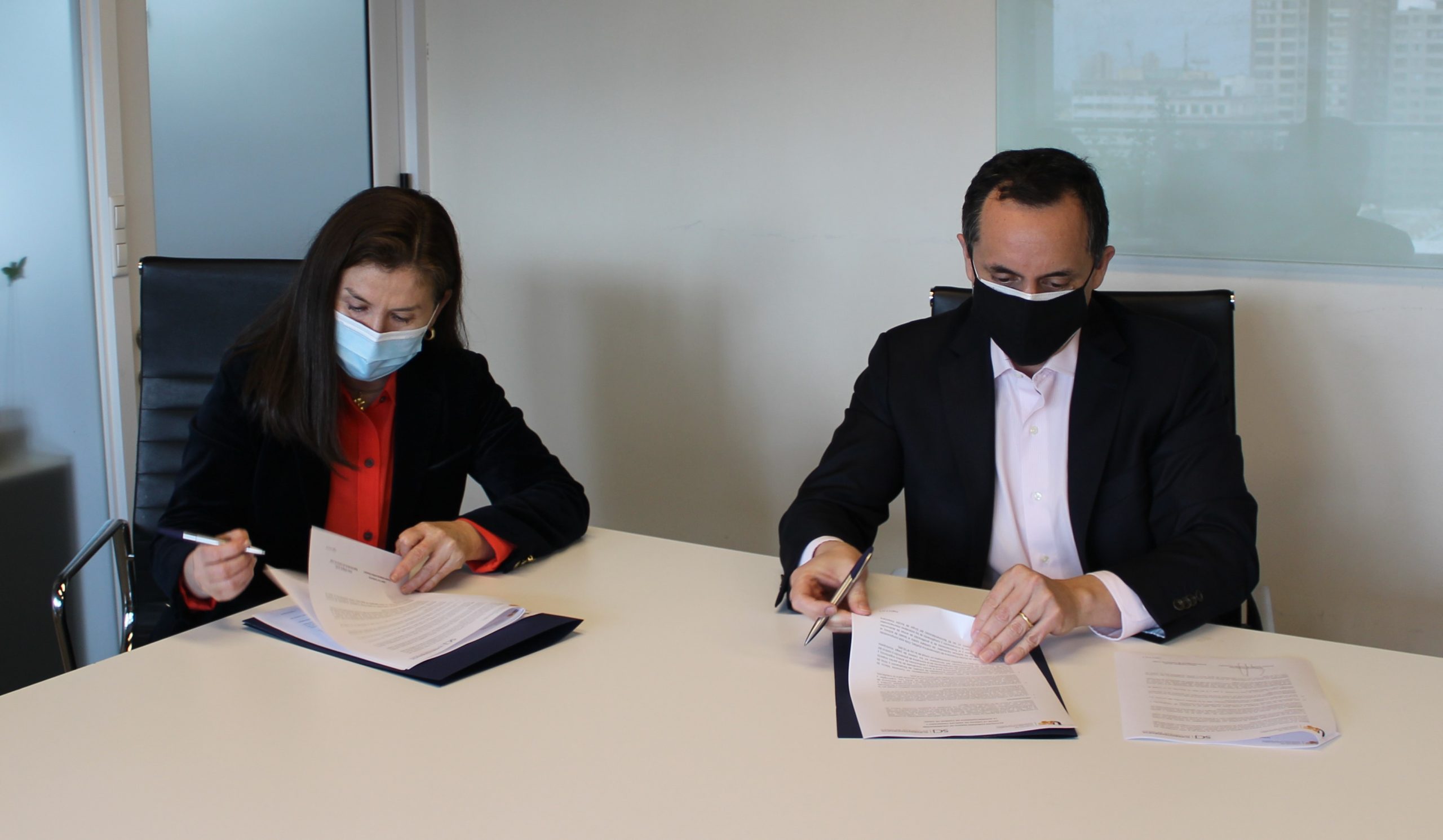 UAF Y SCJ actualizan convenio de colaboración para fortalecer la prevención del lavado de activos en los casinos de juego