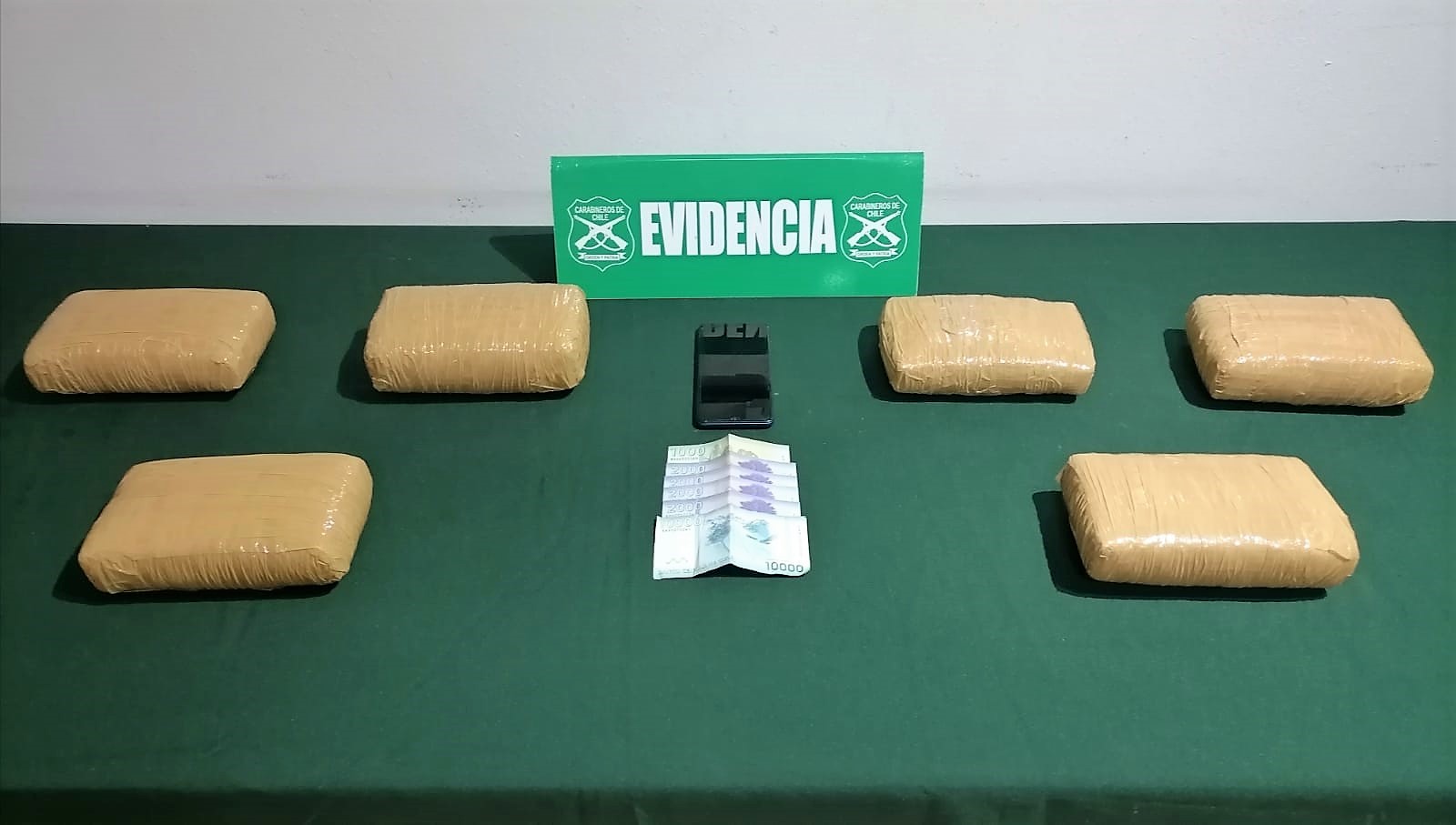 Pasajero boliviano detenido por tráfico de drogas