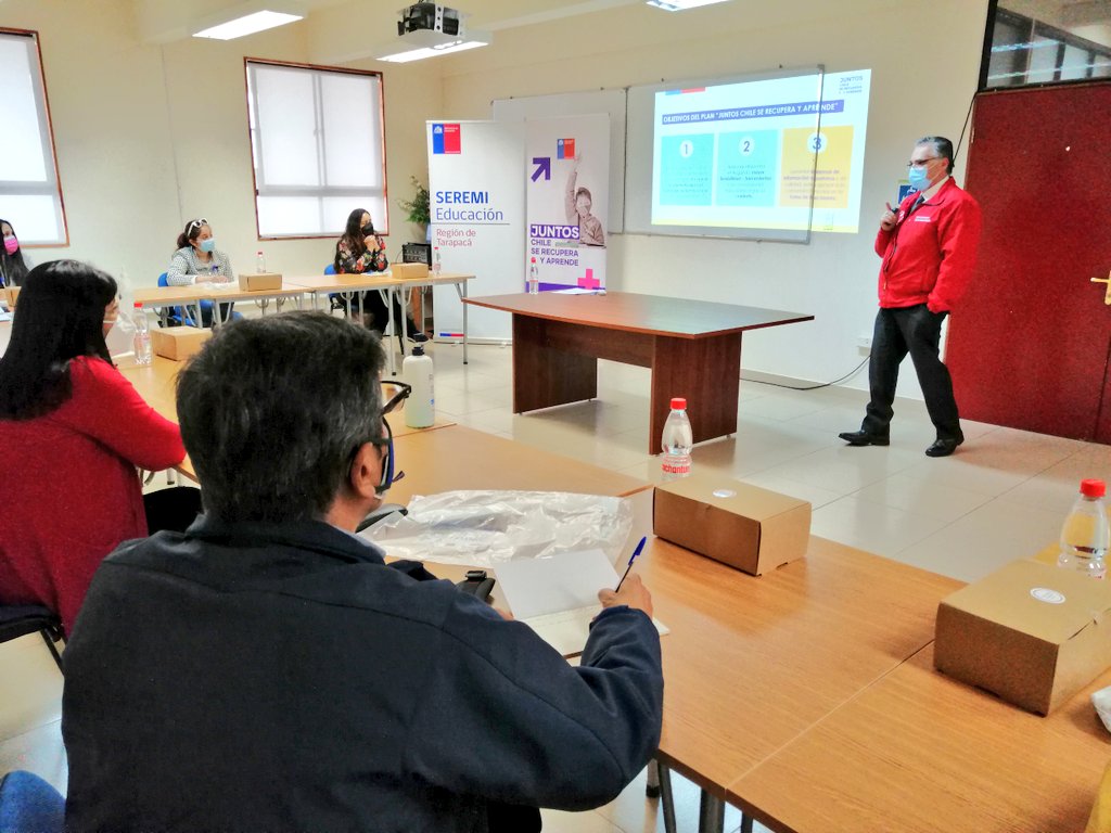 Docentes de Tarapacá participan en cabildo educativo “Juntos, Chile se recupera y aprende”