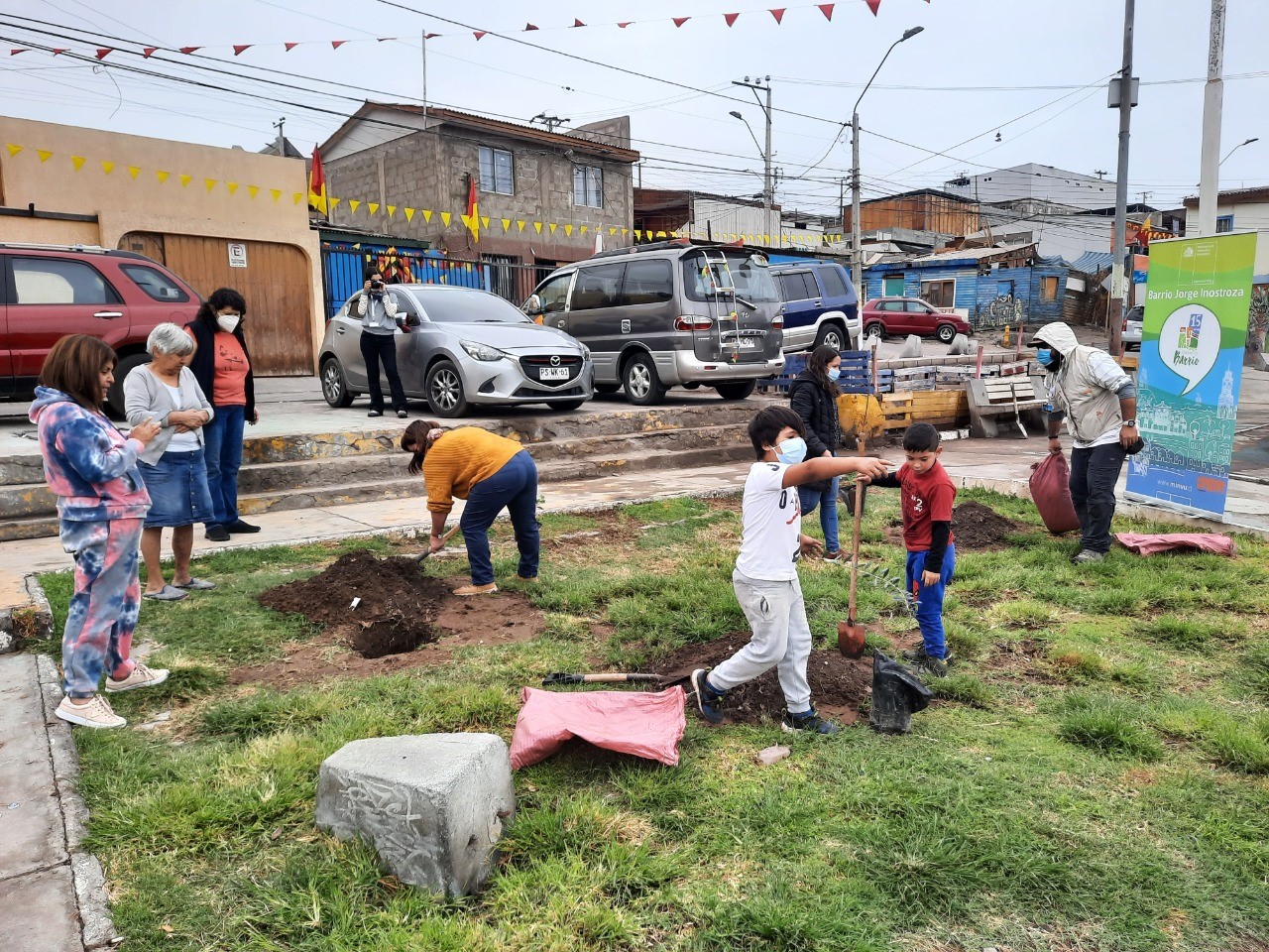 «Quiero Mi Barrio»: Vecinos de “Jorge Inostrosa” participan en taller de compostaje y jornada de arborización