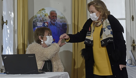 Primera Dama y Ministerio del Trabajo y Previsión Social impulsan programa de capacitación en línea para personas mayores «Adulto Digital»