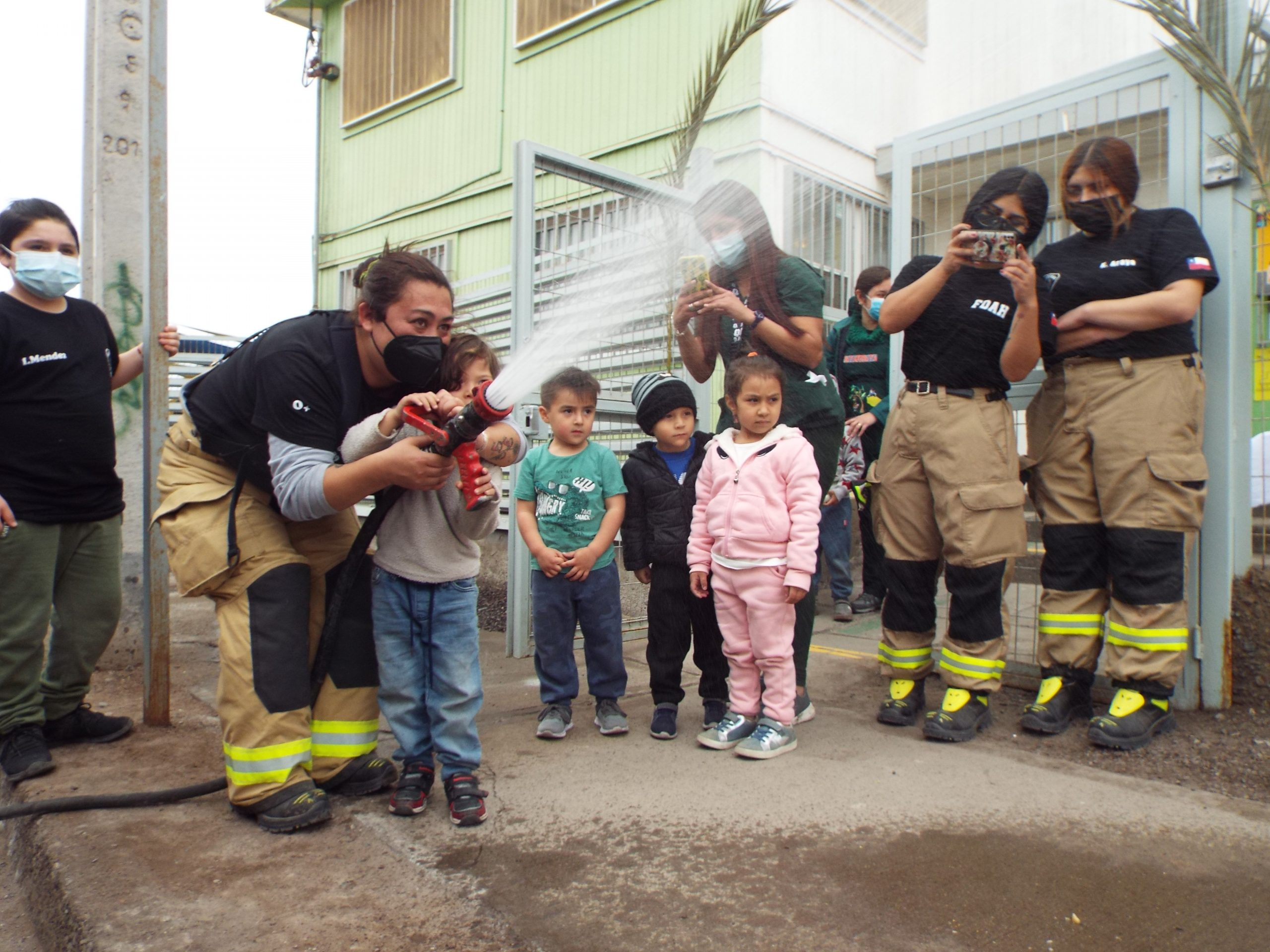 Bomberos de Alto Hospicio realizaron operativo comunitario en El Boro