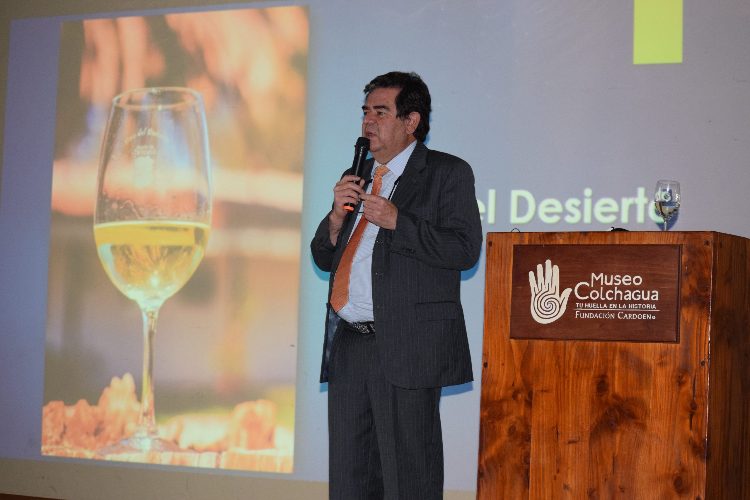 Viña Santa Cruz y Vino del Desierto celebraron el Día del Vino Chileno