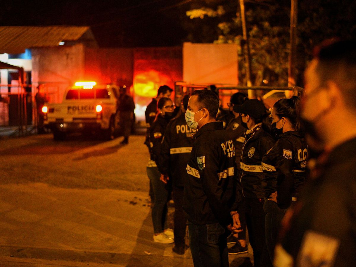 116 presos mueren en motín en cárcel de Ecuador