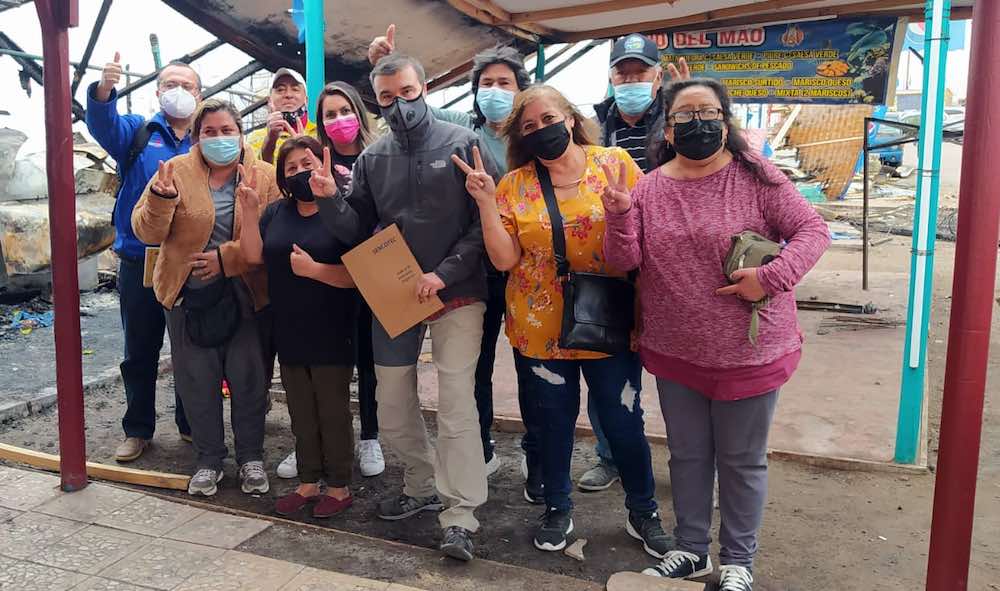 SERCOTEC apoyará con 32 millones de pesos a comerciantes afectados por incendio en caleta Los Verdes