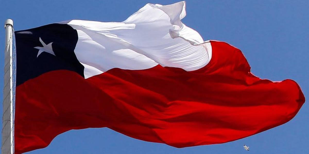 Bandera nacional se izará en simultáneo en todo el país