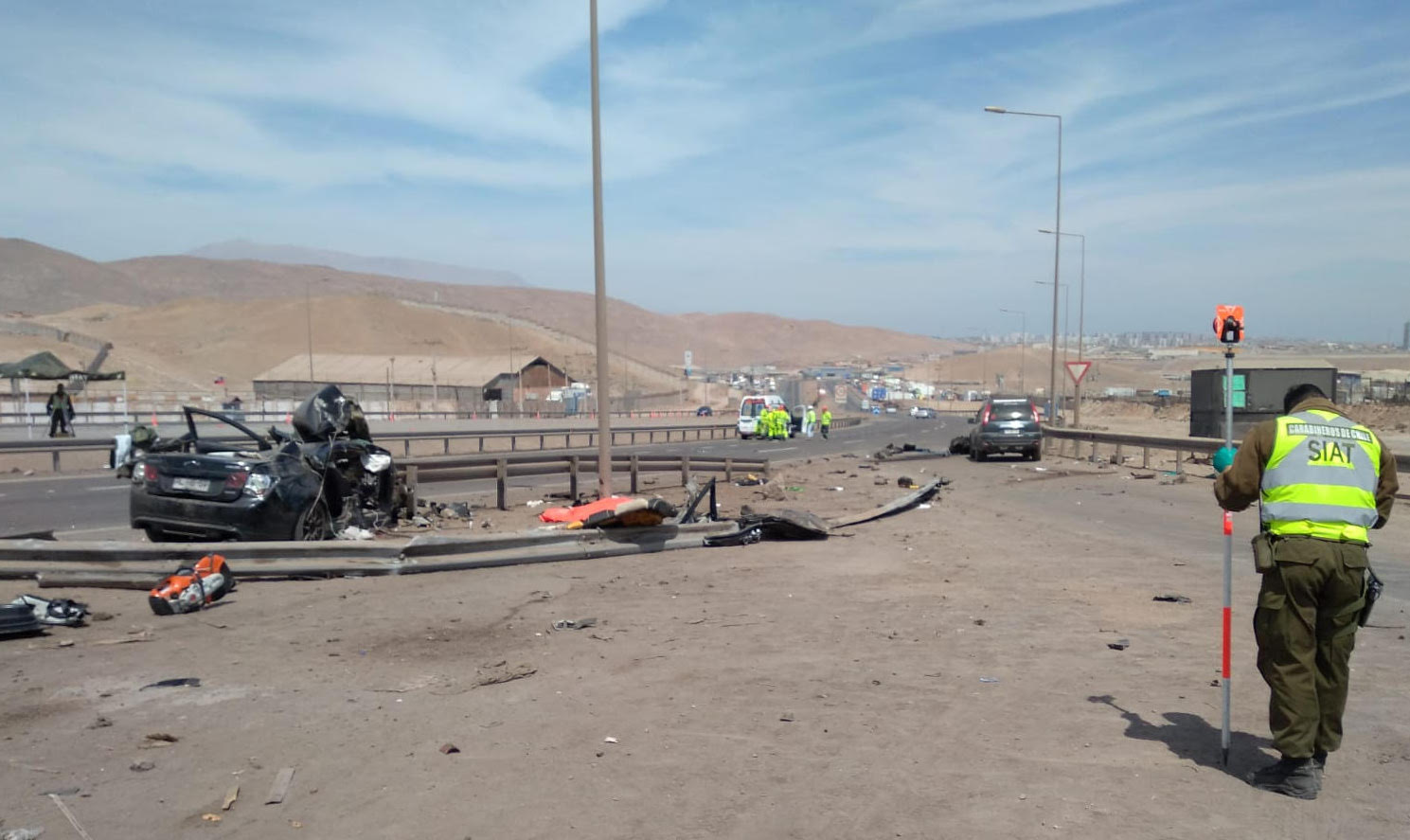 Tres muertos y tres heridos en volcamiento y atropello registrado en sector aledaño a la azufrera de Alto Hospicio; comunicado de la FACH