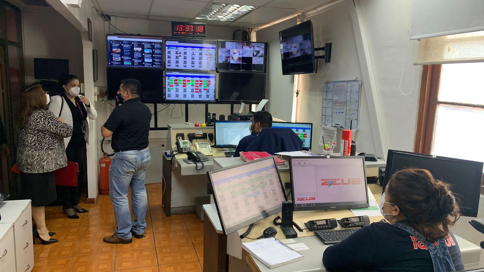 Bomberos y Seremi de la Mujer Tarapacá inician trabajo colaborativo