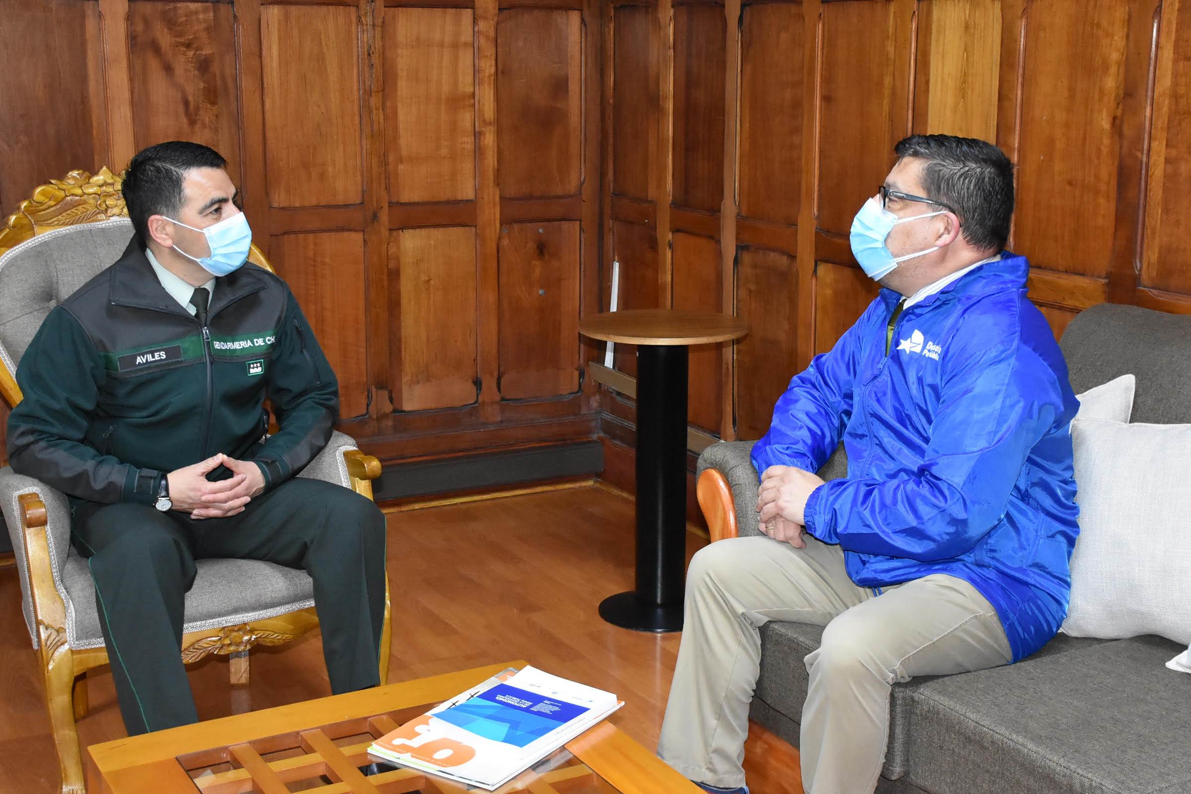 Director regional de Gendarmería recibió saludos de Defensor Regional