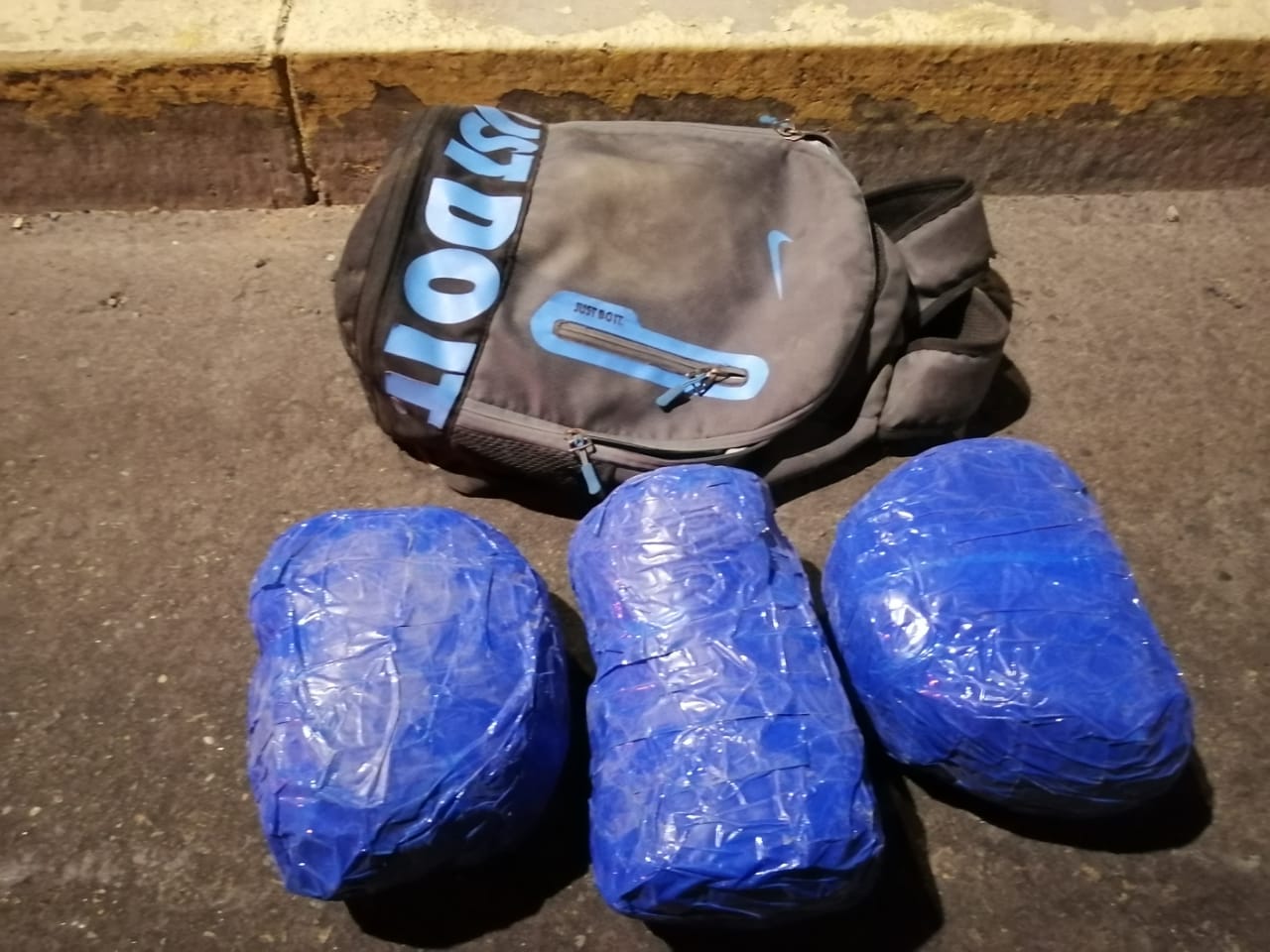 Detectives detuvieron a tres extranjeros que ingresaron clandestinos con droga al país