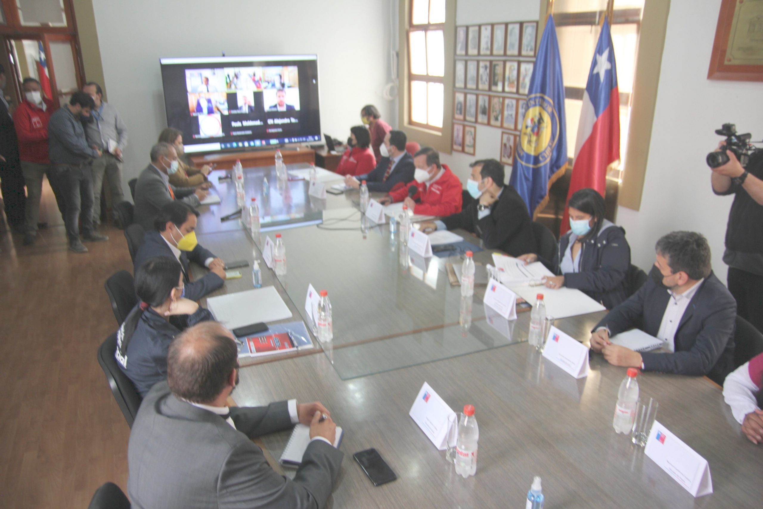 Gobernador de Arica pidió certezas a ministros del Interior y Desarrollo Social para frenar fenómeno migratorio en la macrozona.