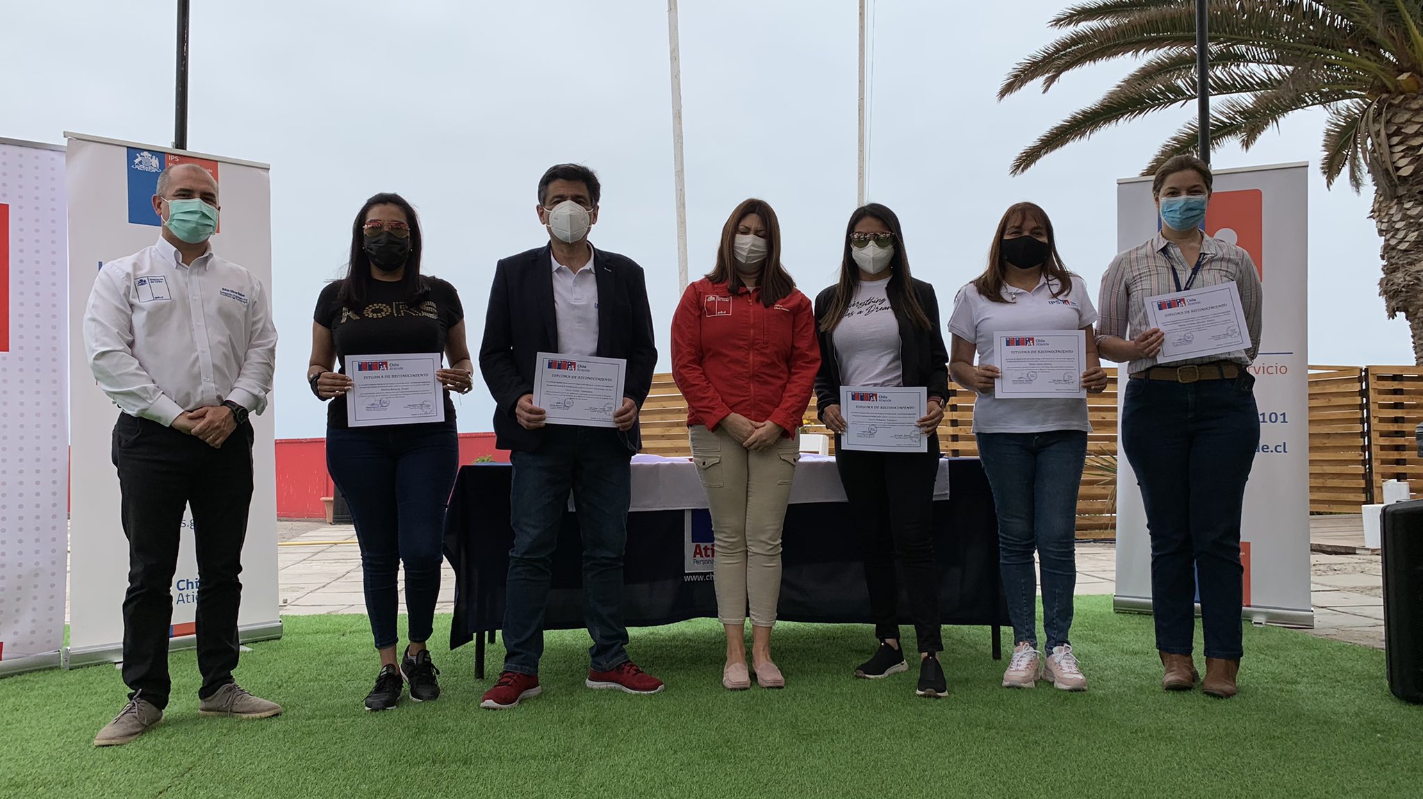 Funcionarios del IPS/ChileAtiende Tarapacá son reconocidos por autoridades locales