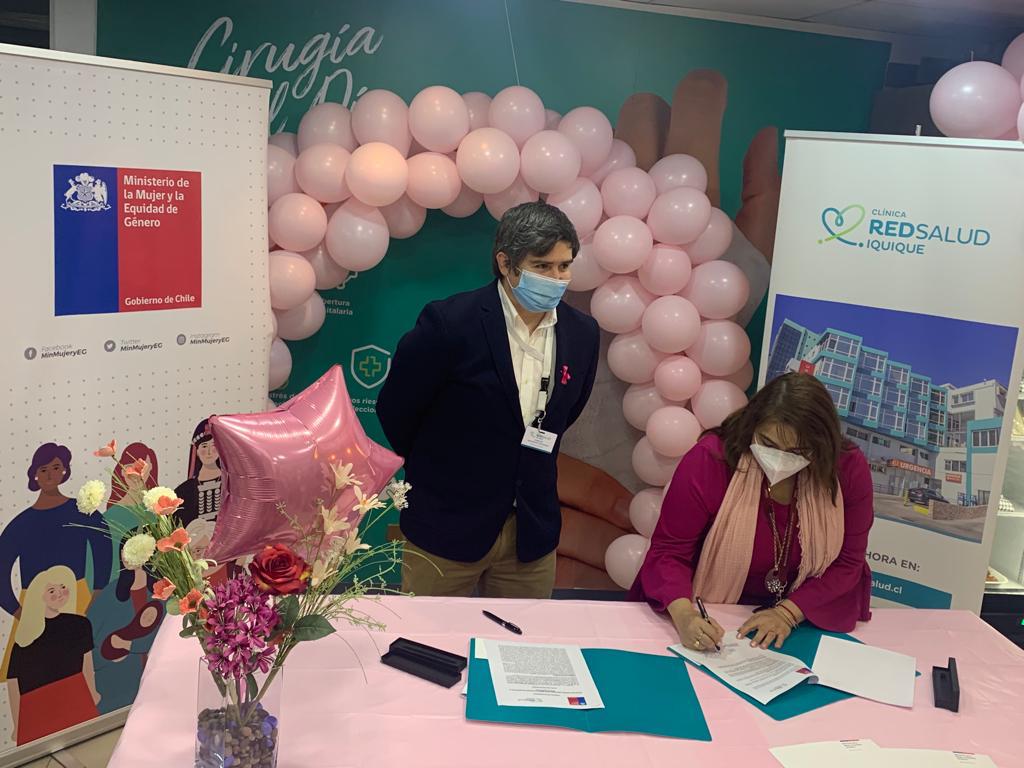 Seremi de la Mujer y Clínica RedSalud Iquique llaman a prevenir el cáncer de mama en la región