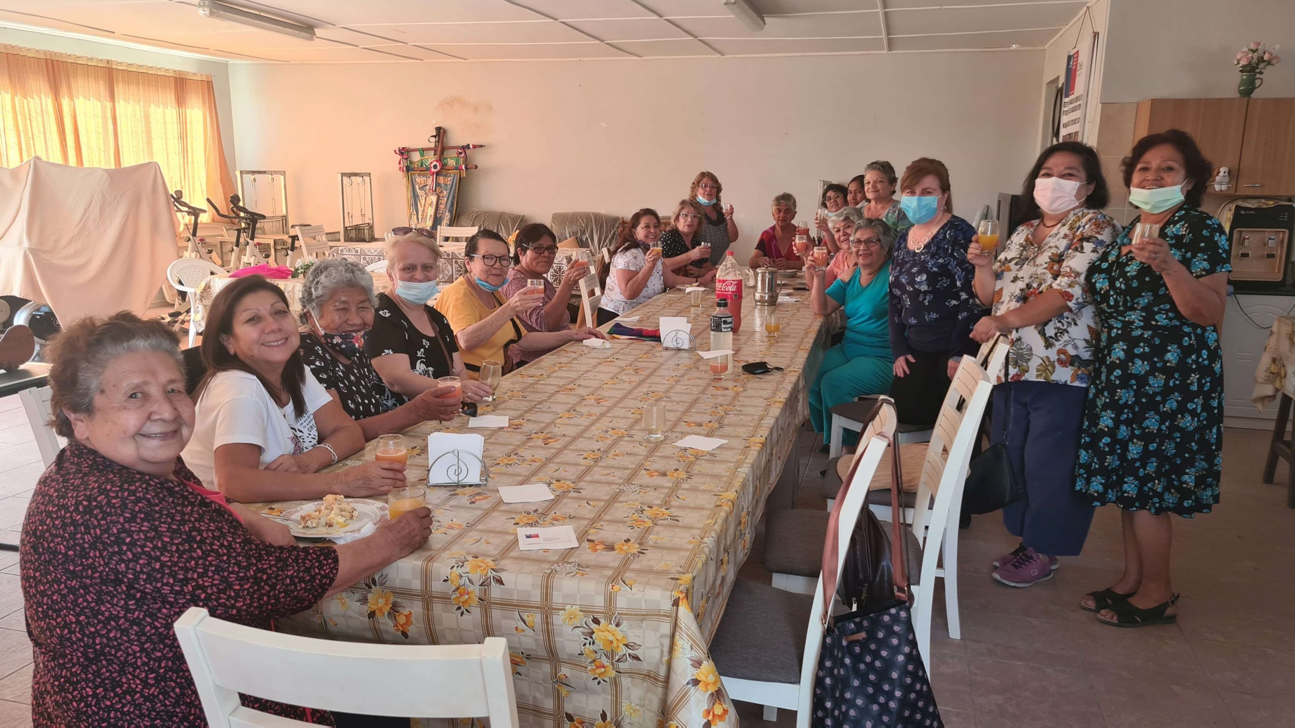 Con taller de tejido conmemorarán Mes del Adulto Mayor en Pica