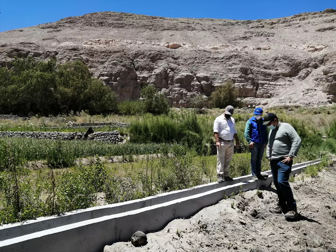 Agricultura y Comisión Nacional de Riego inspeccionaron obras de riego de agricultores de Camiña