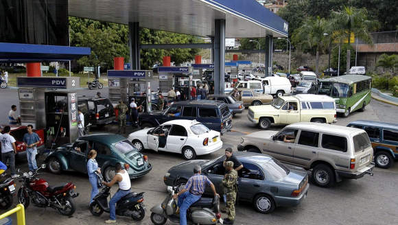 Venezuela aumentó el precio del combustible subvencionado en un 1.900%