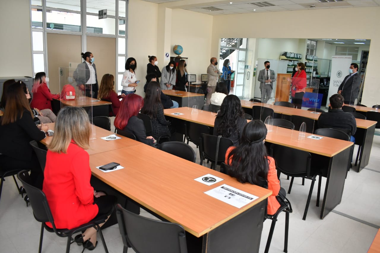 Santo Tomás Iquique y Senda inauguran biblioteca especializada para prevención de consumo de drogas y alcohol con más de 7 mil textos